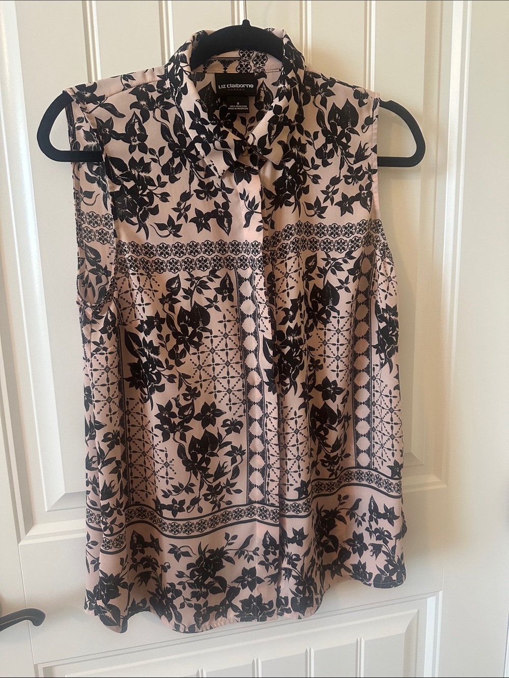 Liz Claiborne Sleeveless Floral Print Blouse in Blush and Black